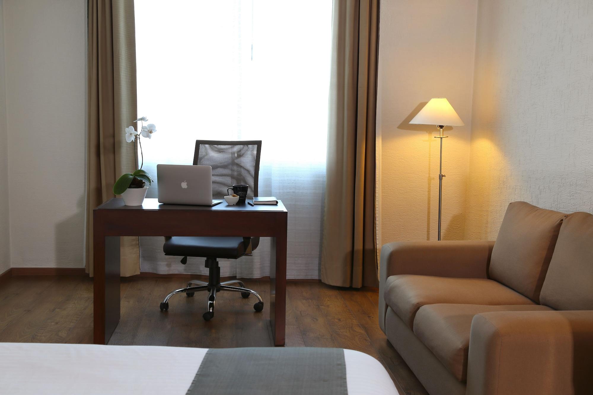 Meson Ejecutivo Guadalajara Minerva - Av Mexico Hotel Bagian luar foto